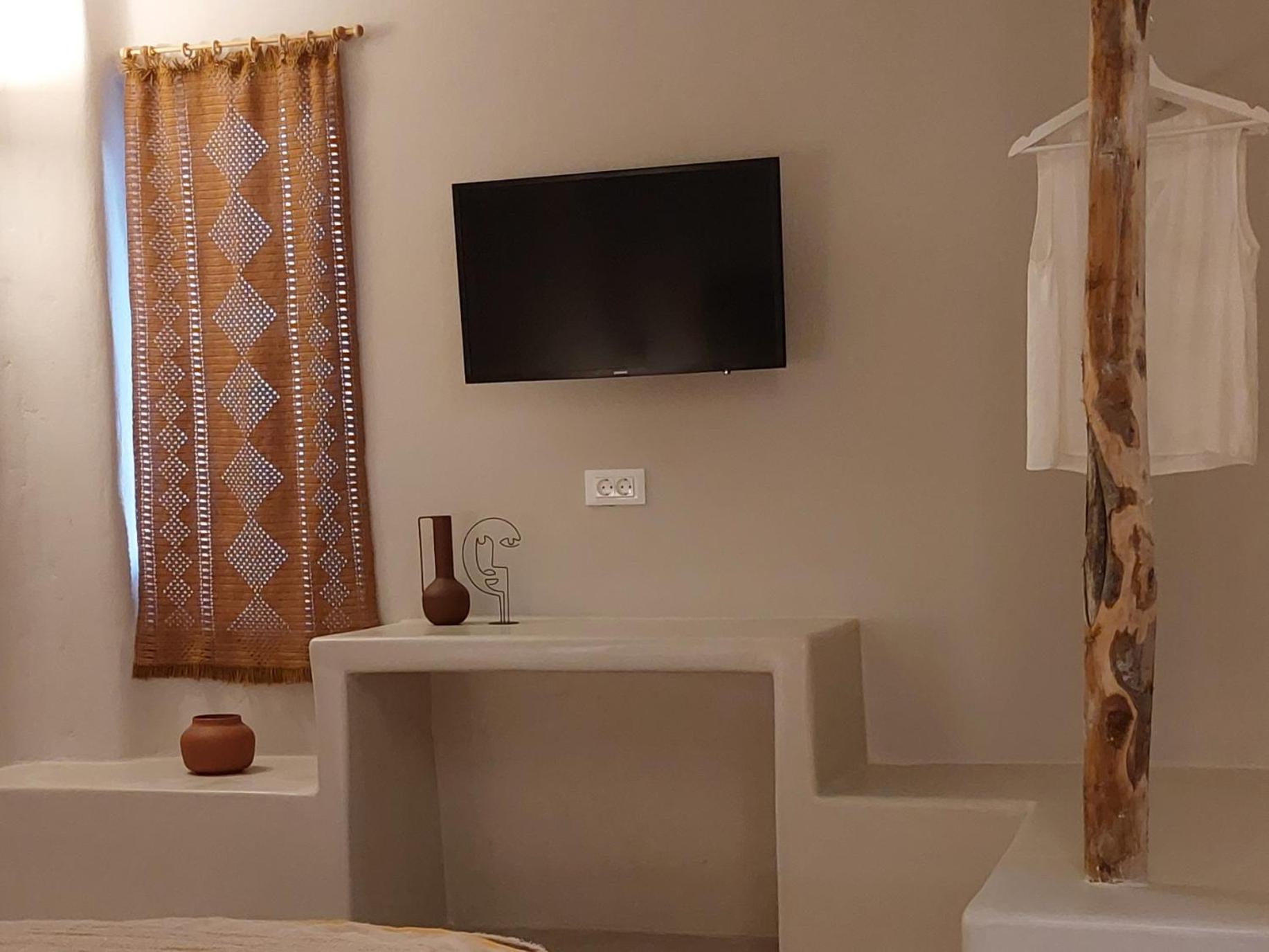 Elements Cave Suites Megalochori  Pokoj fotografie